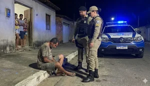 Natal de medo: homem é preso após ameaçar esposa e enteado com faca peixeira em Palmeira dos Índios