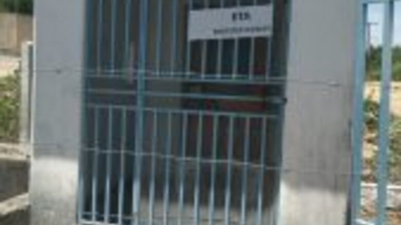 Casal conserta motobomba para retomar produção de água em Inhapi