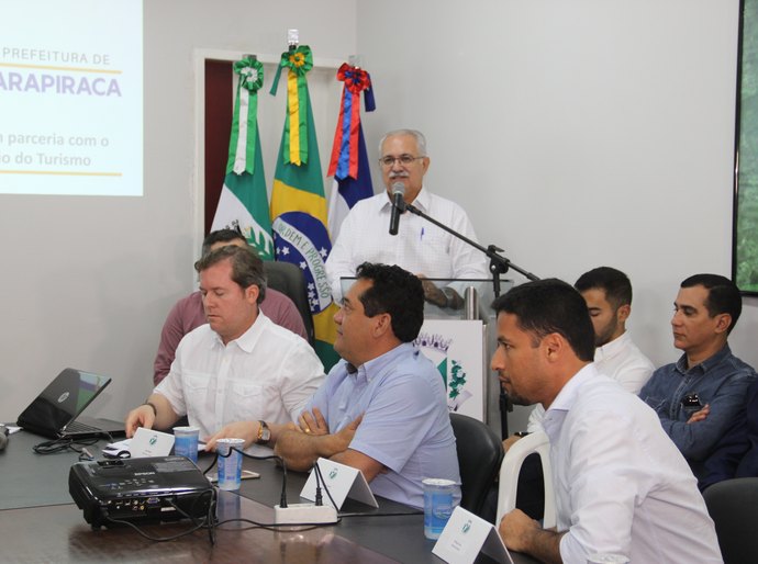 Teófilo anuncia R$ 55 milhões em obras durante visita do ministro Marx Beltrão