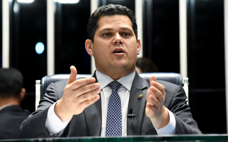 Alcolumbre considera reforma tributária pauta “improrrogável”