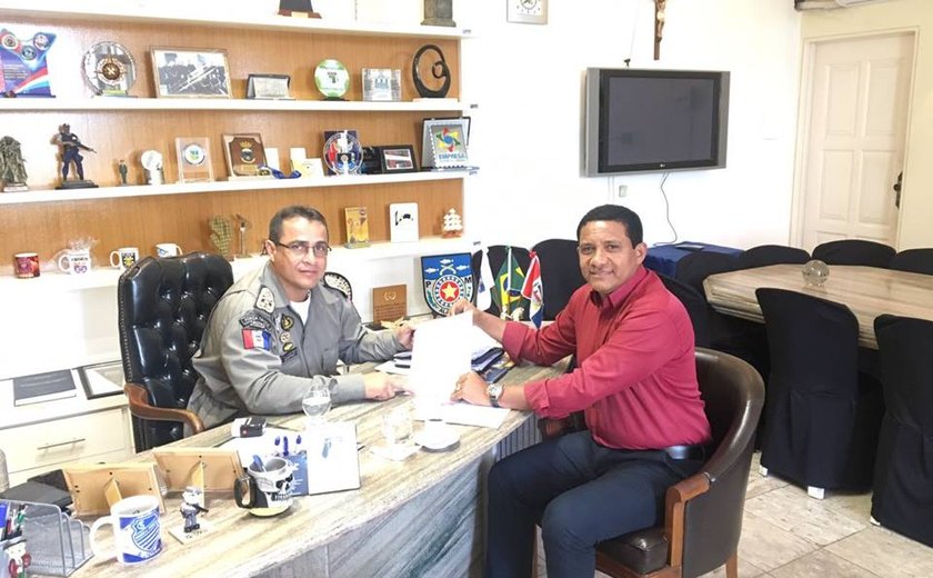 Júlio Cezar e PM firmam parceria para reforçar ações de segurança em Palmeira