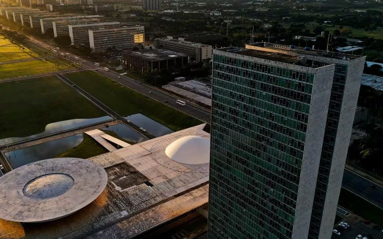 Governo envia PL para modificar lei orçamentária e assegurar reajuste de 9% aos servidores