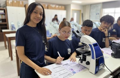 Uncisal recebe estudantes do ensino médio em experiência prática na área da saúde