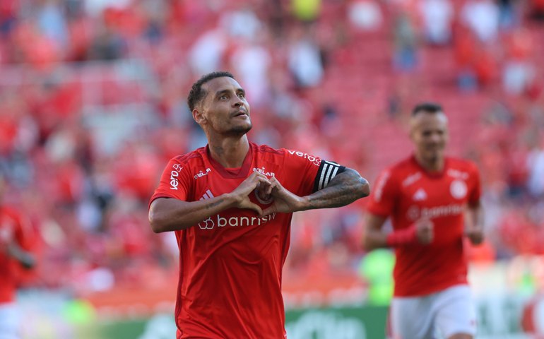 Internacional goleia, garante a vice-liderança do Gaúcho e rebaixa o Esportivo