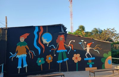 Artista Persivaldo Figueirôa entrega mural na Vila Emater em homenagem à arte-educadora circense Peró Batista