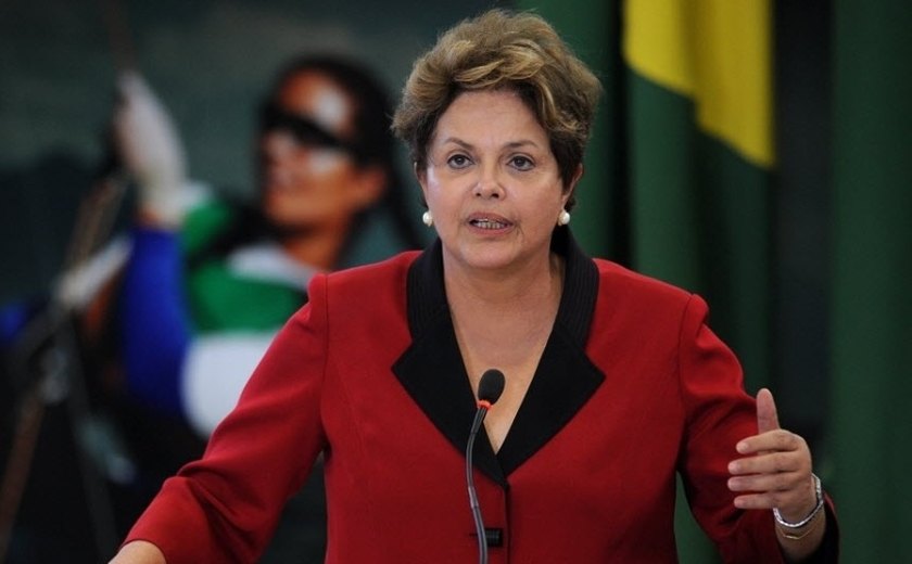 Dilma anuncia R$ 2,5 bi para obras em Belo Horizonte