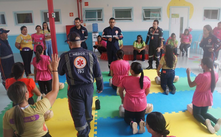 Samu capacita profissionais da creche Cria de Santana do Mundaú sobre primeiros socorros