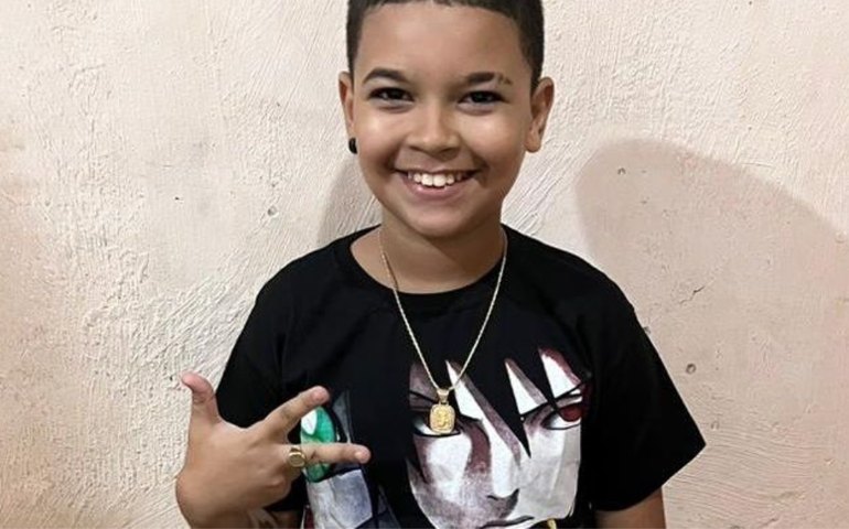 Menino de 11 anos morre por bala perdida durante festa de réveillon no Rio