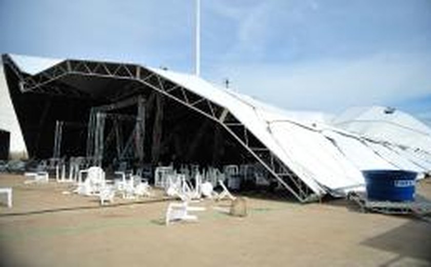 Queda de tenda montada sem licença na Esplanada dos Ministérios fere ao menos 20