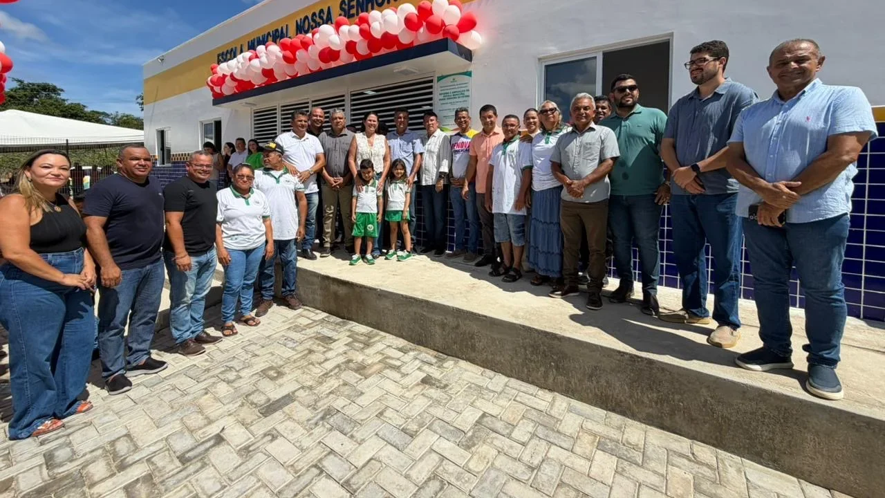 Volta às aulas em Branquinha é marcada por inauguração de escola, entrega de mobiliários e kits escolares