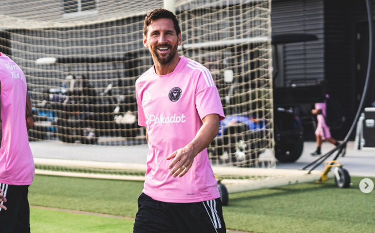 Messi brilha na volta aos gramados com assistência de calcanhar em vitória do Inter Miami