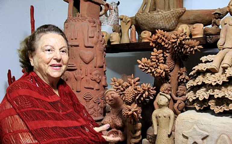 Cultura Popular: Fátima Canuto entrega comenda Lêdo Ivo à pintora e colecionadora Tânia de Maya Pedrosa