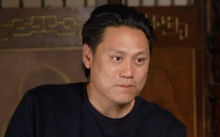 Diretor de 'Wicked parte 2' brinca durante passagem pelo Brasil: 'Minha mulher ao lado do homem mais sexy do mundo'