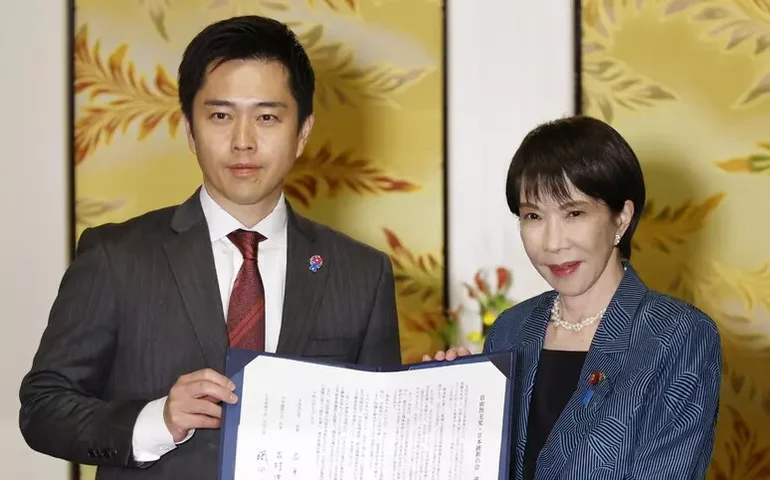 Acordo no Japão aproxima Sanae Takaichi do cargo de premiê