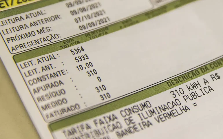 Com onda de calor e bandeira vermelha na conta de luz, veja dicas para economizar energia