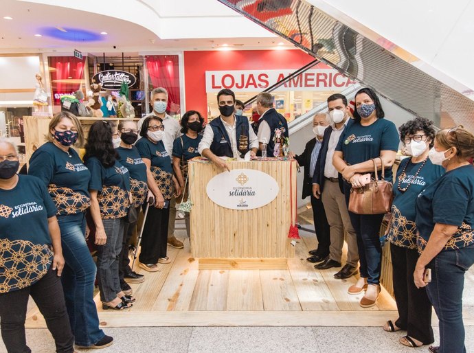 Prefeito JHC inaugura estande para potencializar o comércio de artesanato no Parque Shopping