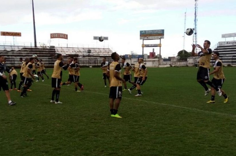 Em trabalho técnico, Jaelson intensifica no controle de bola no ASA