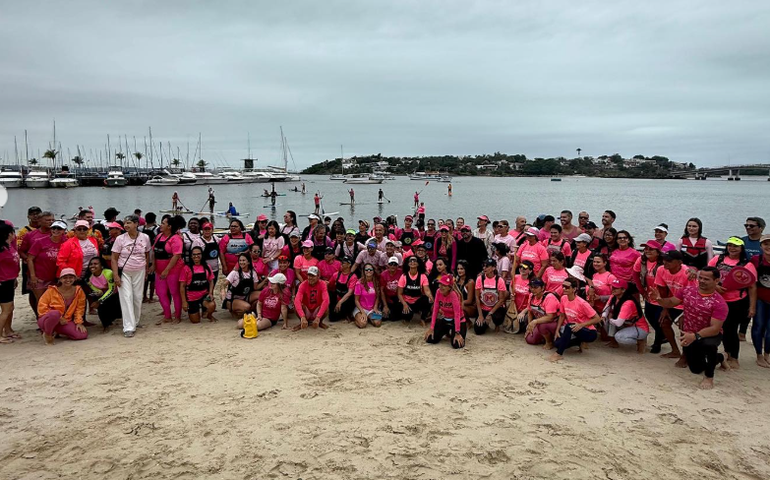 Após câncer de mama, médica de 88 anos participa de evento de canoagem na Urca e destaca benefícios da prática: 'Verdadeira meditação'