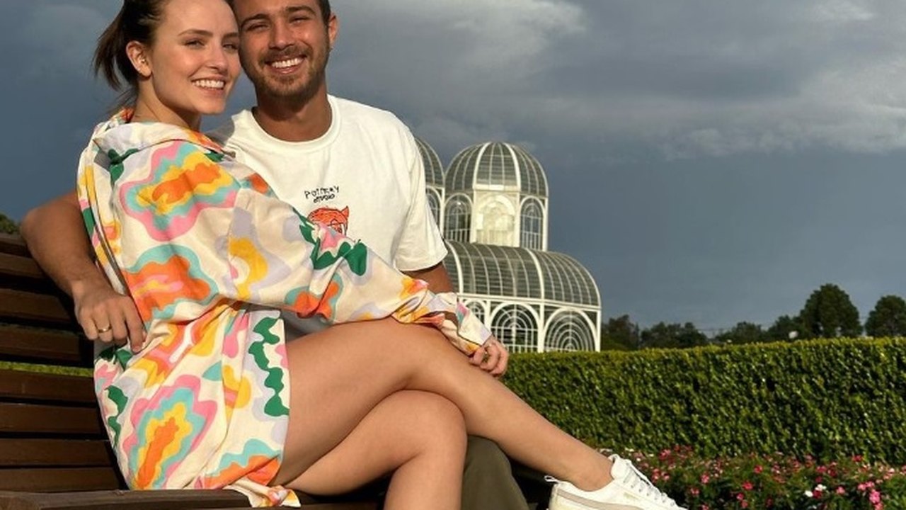 Larissa Manoela passa o Dia Das Mães em viagem com o noivo