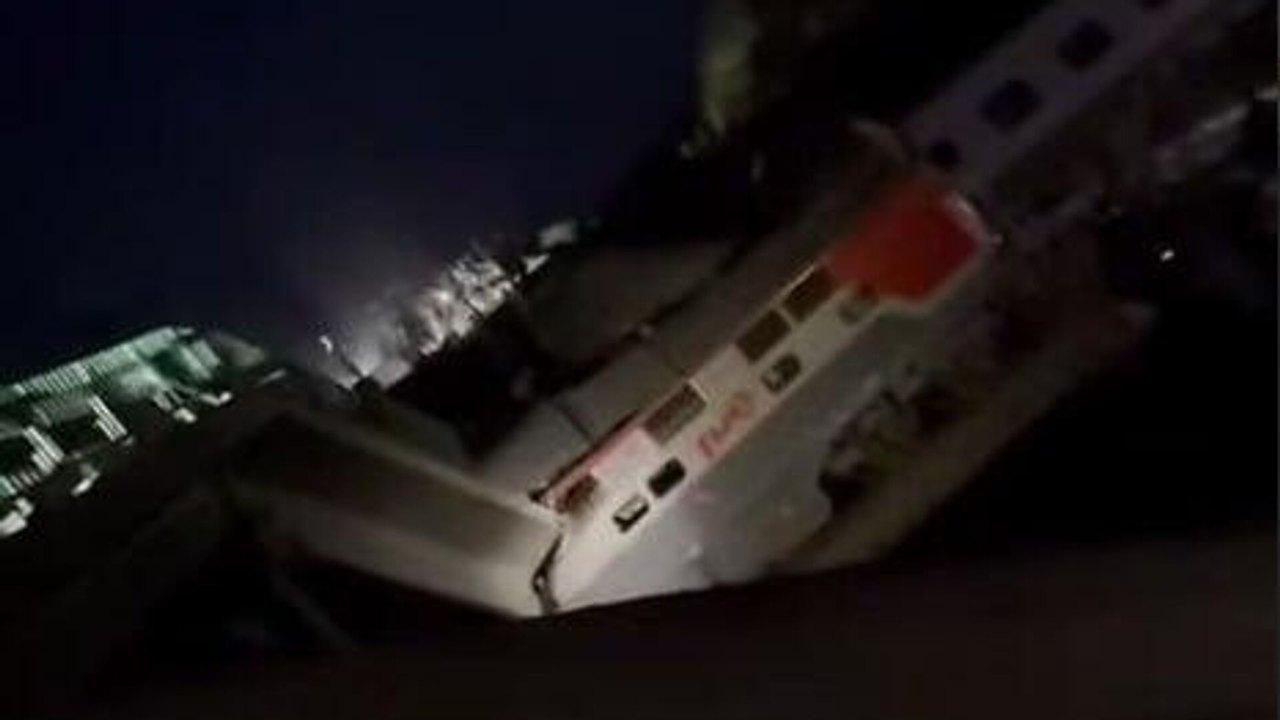 'Interferência ilegal' causa queda de ponte em Bryansk e acidente com um trem de passageiros