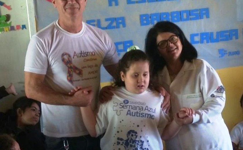 Odontólogo realiza atividades para crianças autistas da zona rural de Palmeira