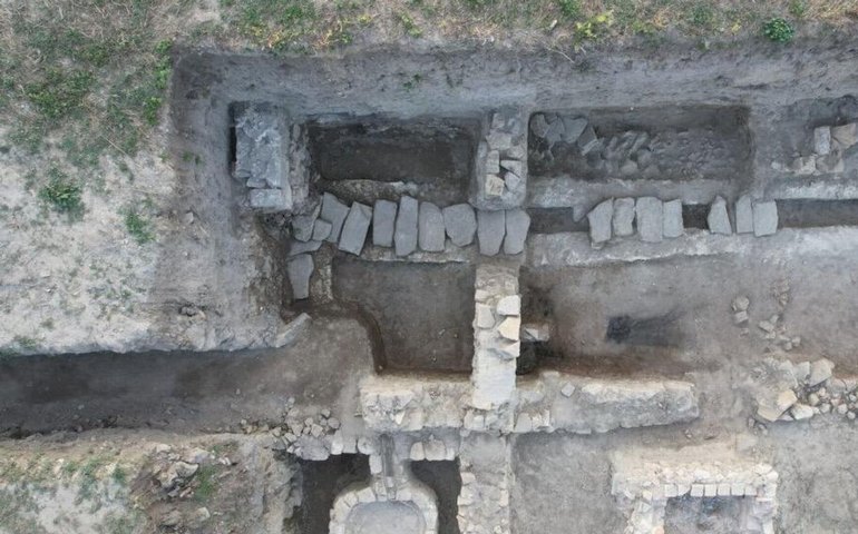 Descobrem no Reino Unido poço romano de vime com uma escada (FOTOS)