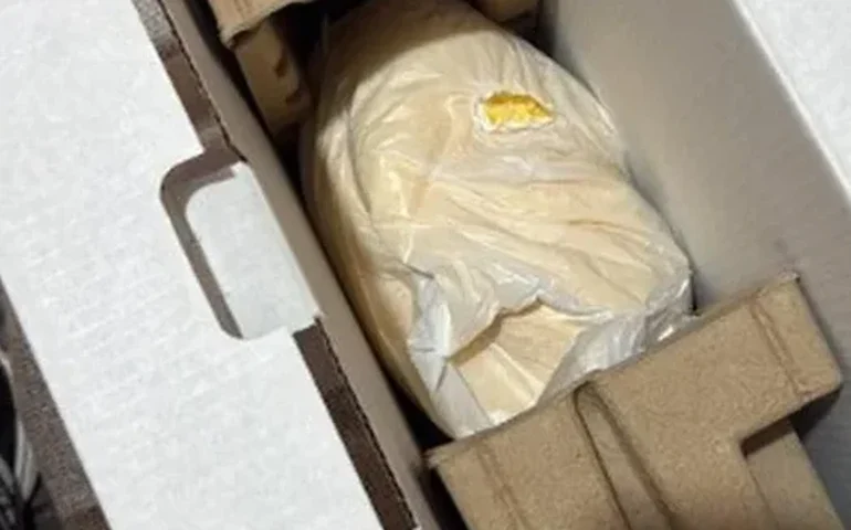 'PS5 virou cuscuz': jornalista alagoano denuncia golpe após comprar console e receber pacote de flocão de milho