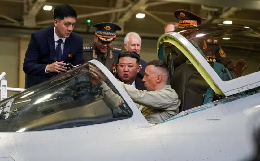 Na Rússia, Kim Jong-un visita fábricas de armas militares e inspeciona navios