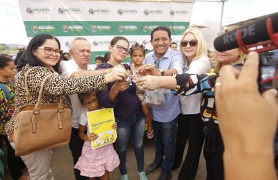 Prefeitura de Palmeira entrega chaves de 320 casas do Conjunto Brivaldo Medeiros