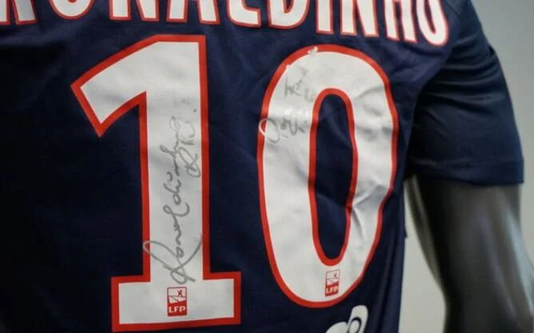 Paris Saint-Germain leiloa camisas e vai doar valor para instituções de caridade
