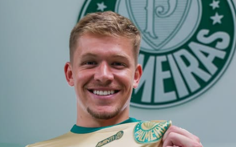 Micael e Bruno Fuchs vestem camisa do Palmeiras e agradecem 'confiança' de Abel Ferreira