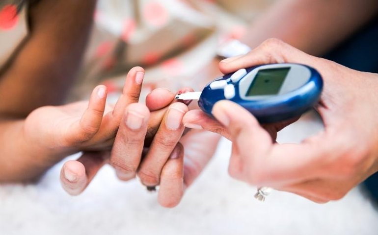 Farmácias já podem realizar testes rápidos, como de colesterol, hepatite e HIV. Veja opções e preços