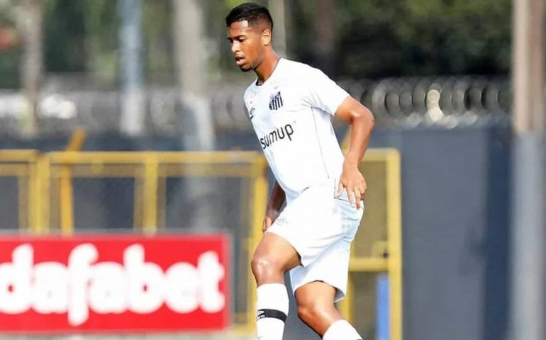 Meia Ed Carlos vai passar por cirurgia no ombro e só retorna ao Santos em 2023