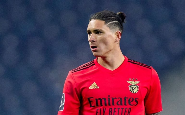 Zagueiro do Crsytal Palace recebe ameaças de morte após atrito com Darwin Núñez