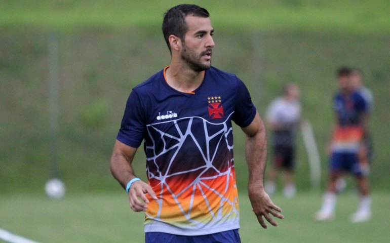 Cruzeiro confirma acerto com lateral paraguaio Raúl Cáceres, ex-Vasco