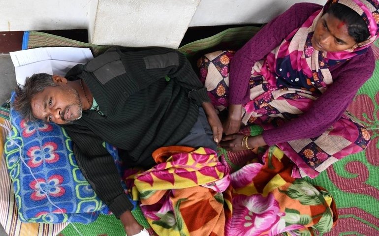 Índia: 34 pessoas morrem e 80 são hospitalizadas por ingestão de bebida adulterada