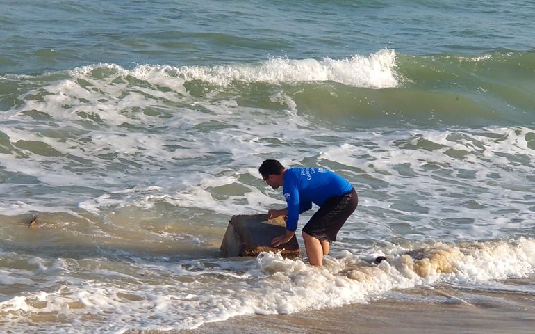 IMA/AL analisa fardos encontrados em praias da costa alagoana
