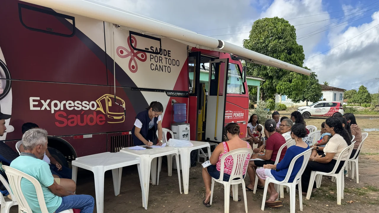Penedo amplia atendimento na zona rural com internet via satélite nos Expresso Saúde e Expresso Sorriso