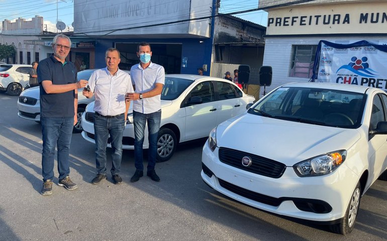 Deputado Sérgio Toledo entrega veículos para a Saúde de Chã Preta