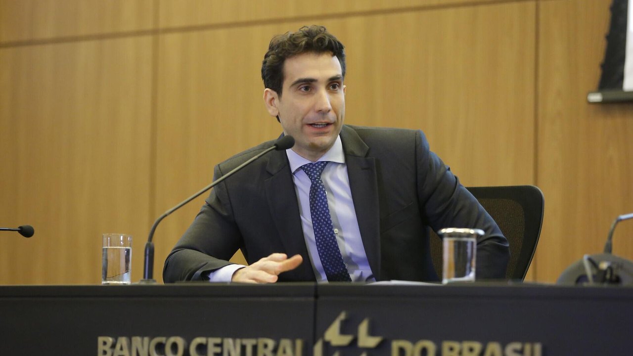Banco Central mantém taxa de juros em 15%; tarifaço dos EUA 'reforça postura de cautela'