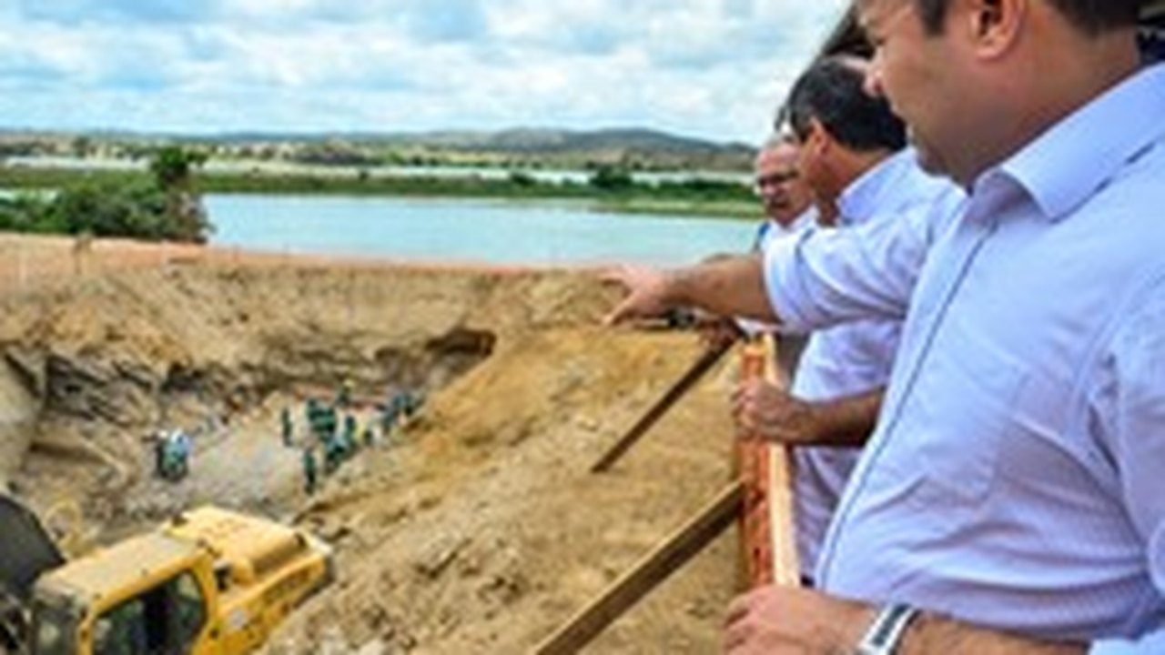 Novas adutoras levam água para 1 milhão de alagoanos