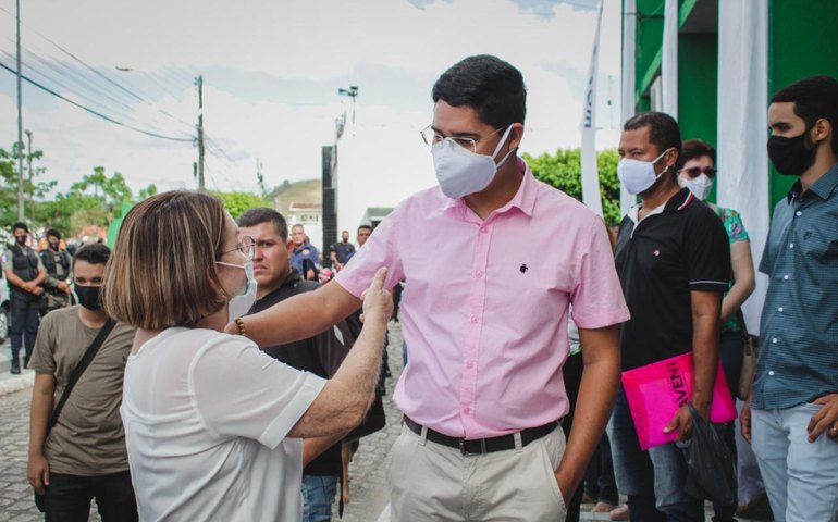 Secretário da Gestão de Lucila Toledo vai à rua ouvir a população Cajueirense