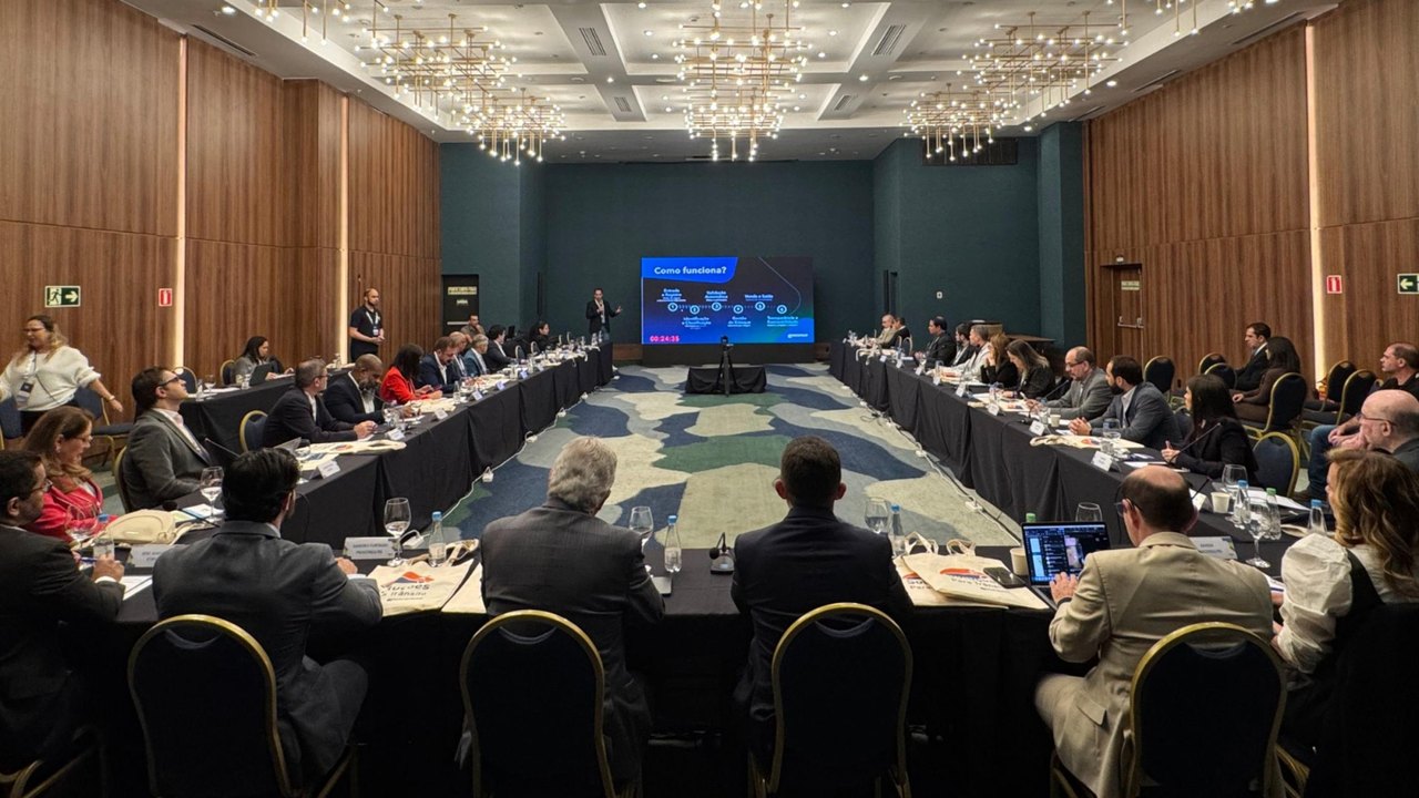 Alagoas apresenta sistema com inteligência artificial que reduz tempo de análise contratual de 45 para 3 minutos