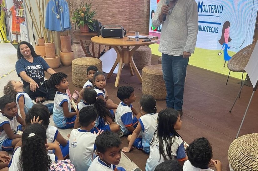 Oficina “Tecendo Poemas” incentiva estudantes a expressarem emoções por meio da escrita