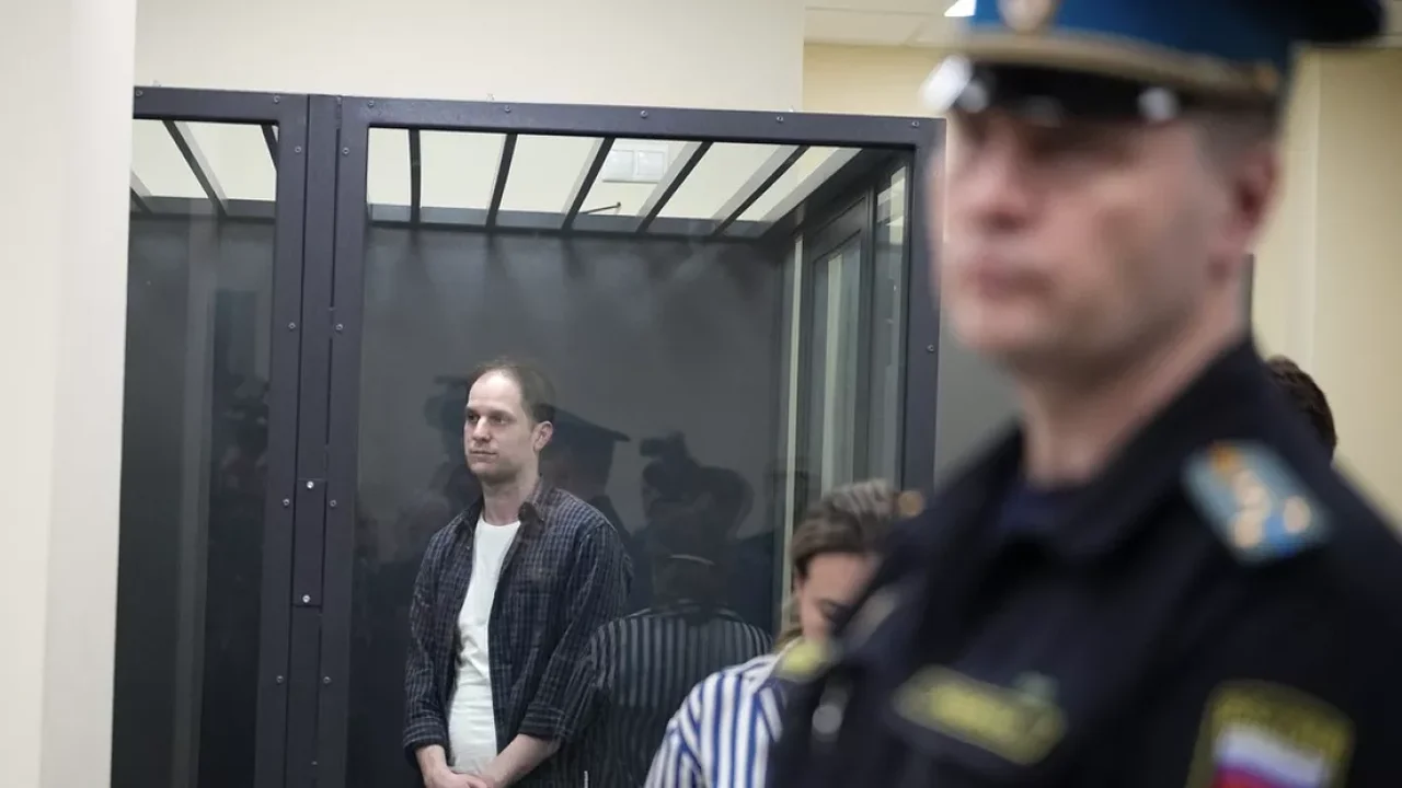 Jornalista americano Evan Gershkovich será julgado na Rússia por acusações de espionagem