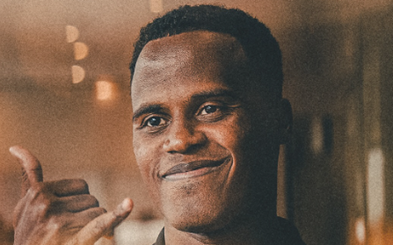 Wolverhampton oficializa a contratação de Jhon Arias como novo camisa 10