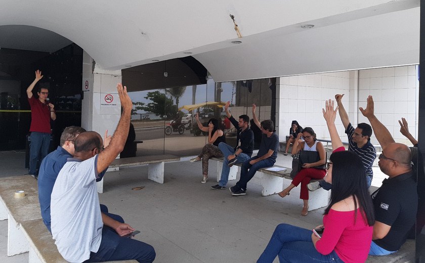 Servidores de Alagoas deliberam pela deflagração de greve nacional em 18 de março