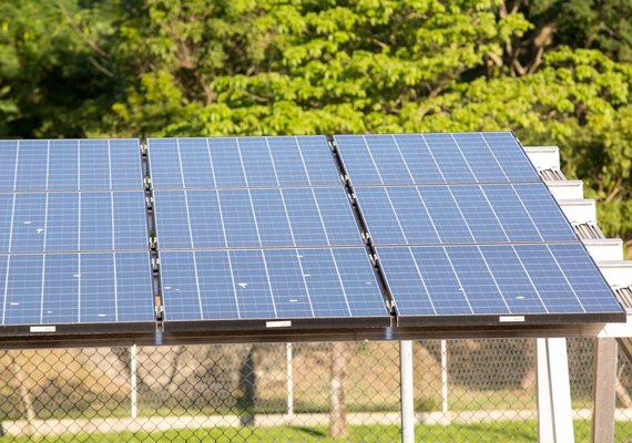 Grandes usinas solares igualam capacidade da hidrelétrica de Itaipu