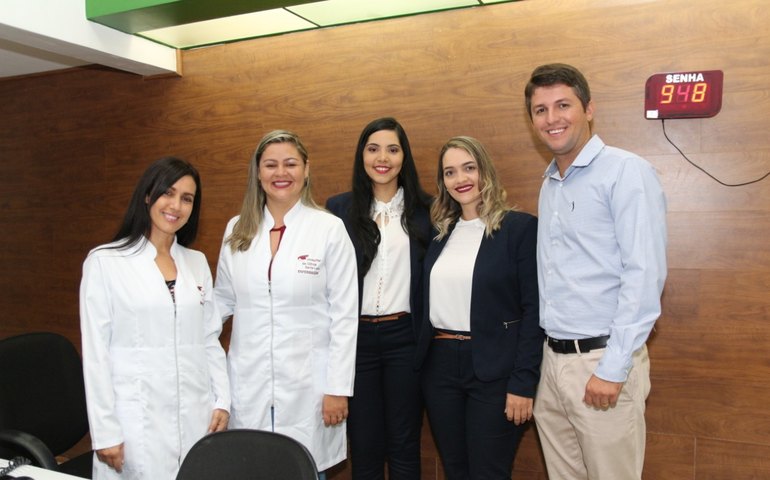 Hospital de Olhos recebe imprensa e digitais em noite de celebração
