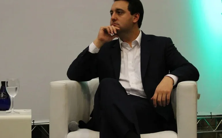 No Paraná, Ratinho Jr. vence Lula e Michelle na disputa pela Presidência; diz pesquisa